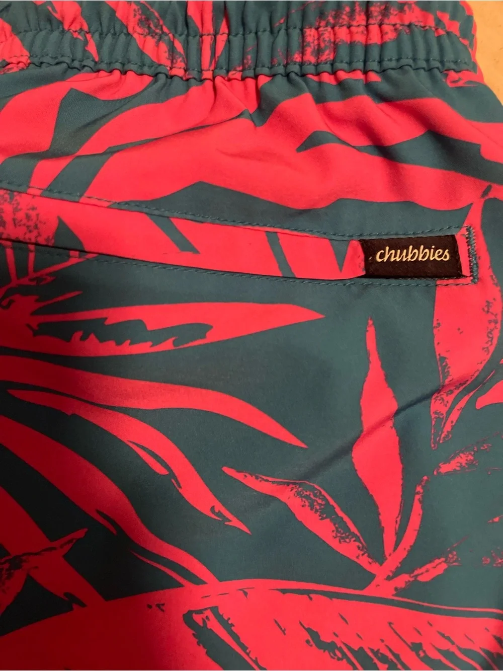 Chubbies Men’s 5.5 SwimTrunks Palm Springs Pink Blue Tropical Palm Leaf M